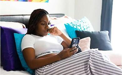 Ist es in Ordnung, vor dem Schlafengehen in einer Kassette zu bl&auml;ttern? Eine neue Studie sagt ja, wenn Sie erwachsen sind