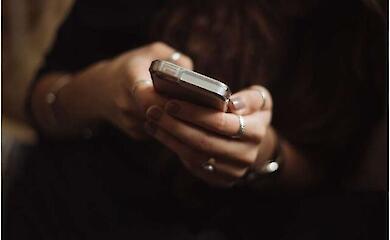 Forscher haben "Death Bots" getestet - digitale Kopien von Verstorbenen, die von k&uuml;nstlicher Intelligenz erstellt wurden - und festgestellt, dass sich die Erinnerung auch monetarisieren l&auml;sst