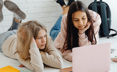 Teenager erkl&auml;ren, wie das Internet sie beeinflusst und was sie von Erwachsenen erwarten