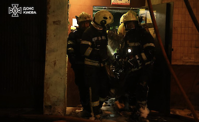 Russischer Angriff hinterl&auml;sst Tote und Verletzte in Kyiv, Br&auml;nde in der Stadt