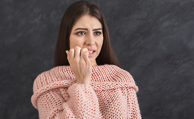 Warum wir an unseren N&auml;geln kauen und Dinge aufschieben: Psychologe erkl&auml;rt Zusammenhang zwischen Selbstsabotage und &Uuml;berlebensinstinkt