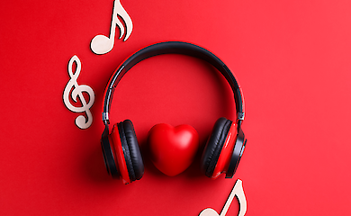 Suno und Udio wissen, wie man Songs auf der Grundlage von Textanfragen generiert, aber sie wurden beschuldigt, ohne Erlaubnis von der Musik anderer Leute zu lernen