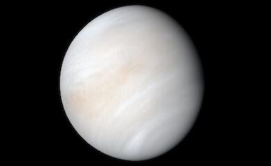 Venus mit ihrer dichten Wolkenschicht, aufgenommen von der Raumsonde Mariner 10