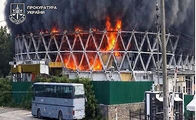Der Markt „Shayba“ in Kiew steht durch eine russische Drohne in Flammen. 23. September 2026